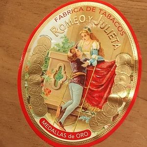 Vintage.V.RomeoyJulieta medallasdeorocase